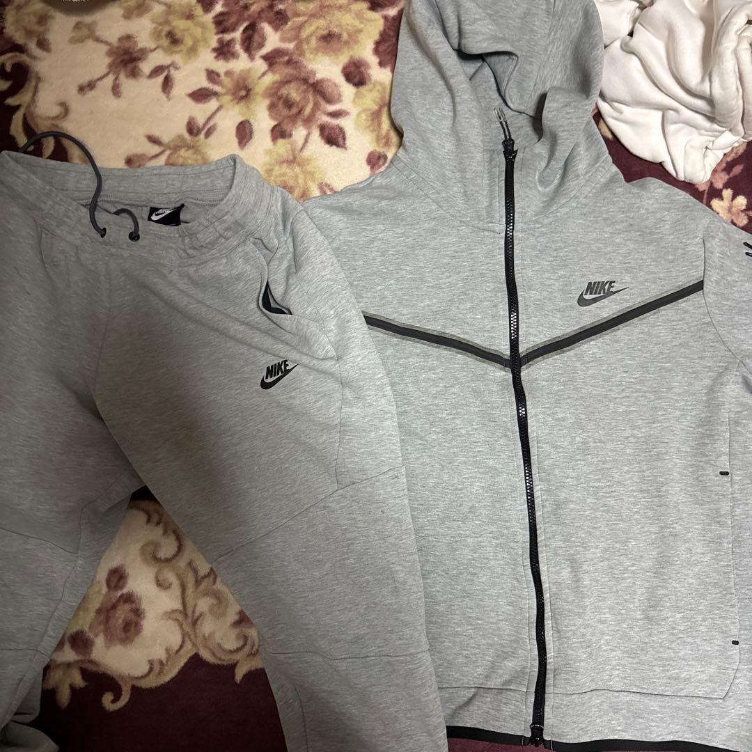 Nike テックグレー ジャージ上下セット(正規品 NIKEアプリで購入 NIKE（ナイキ） スポーツウェア ジャージ 上下セット メンズ TF UV FLX