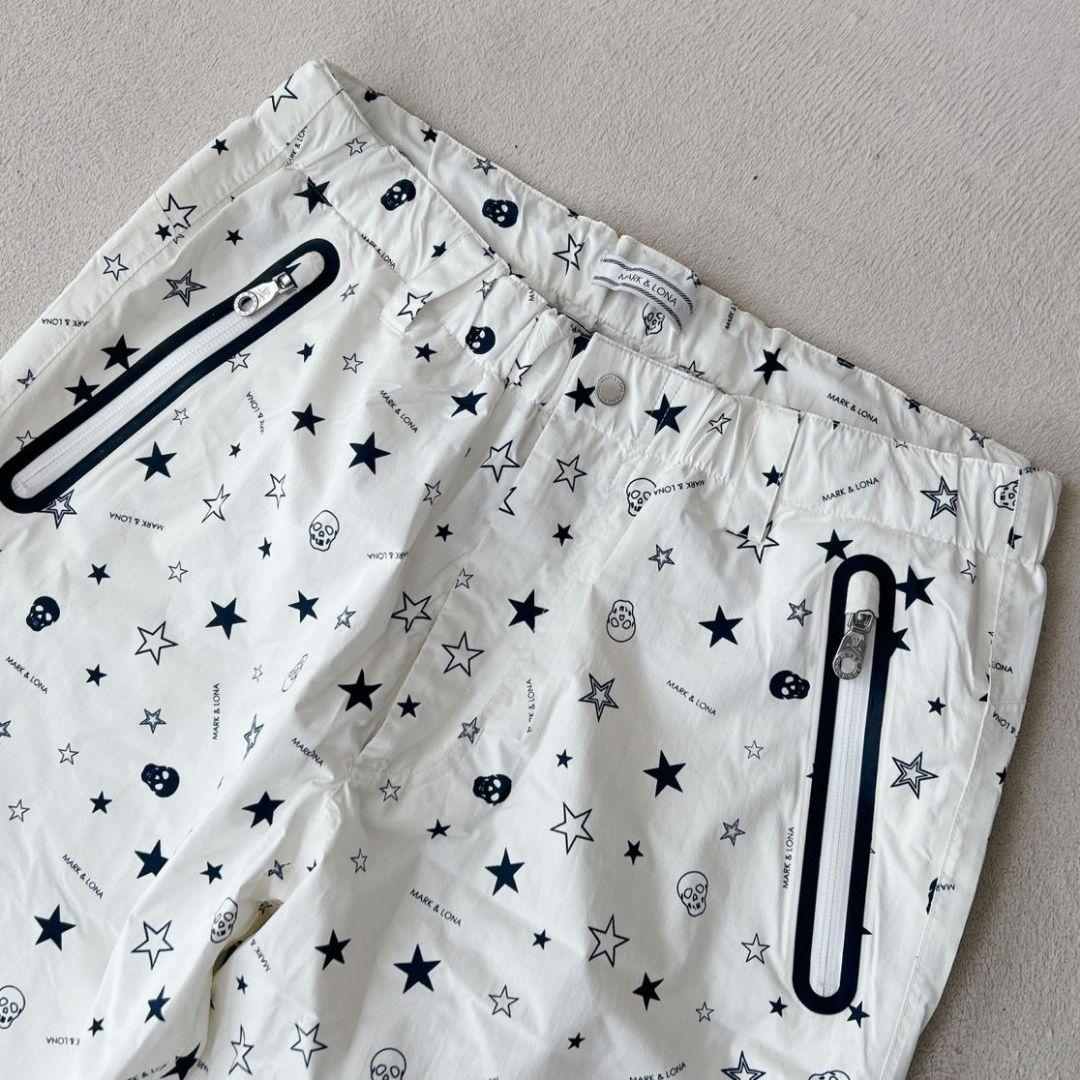 美品✨ マークアンドロナ　スカルロゴ　総柄　ゴルフパンツ　ホワイト　L 新品】マークアンドロナ パンツ 白×ネイビー スカル・ロゴ総柄 裾