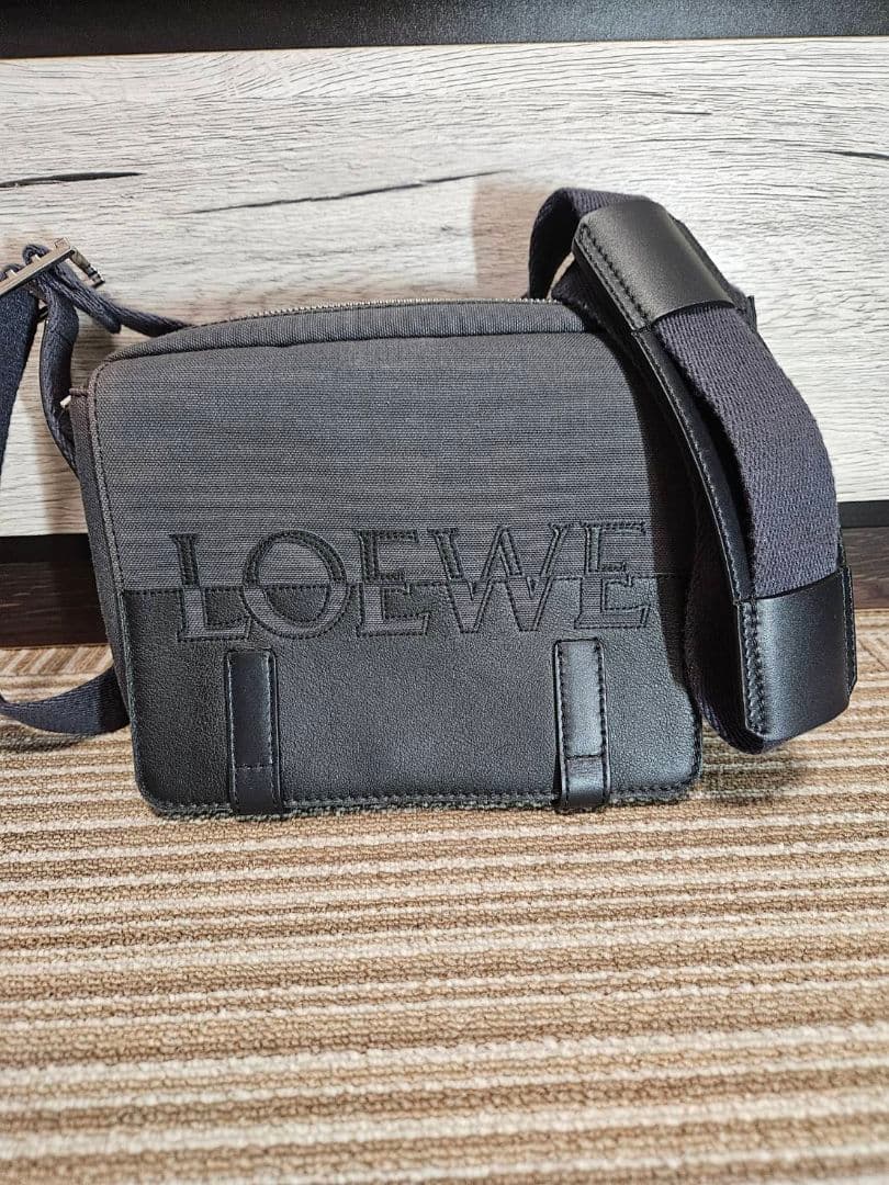 【LOEWE】アナグラム クロスボディ ミリタリーショルダーバッグユニセックス