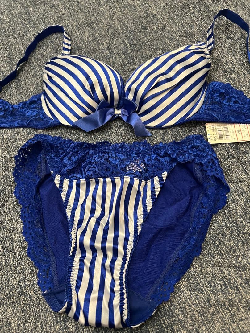 サテン ストライプ ボーダー エメフィール ブラショーツセット