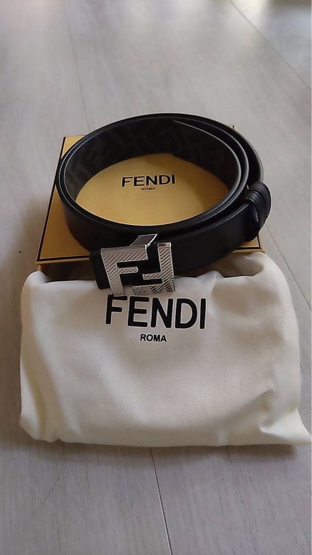 【新品・未使用】FENDI ブラックベルト 箱・保存袋付き