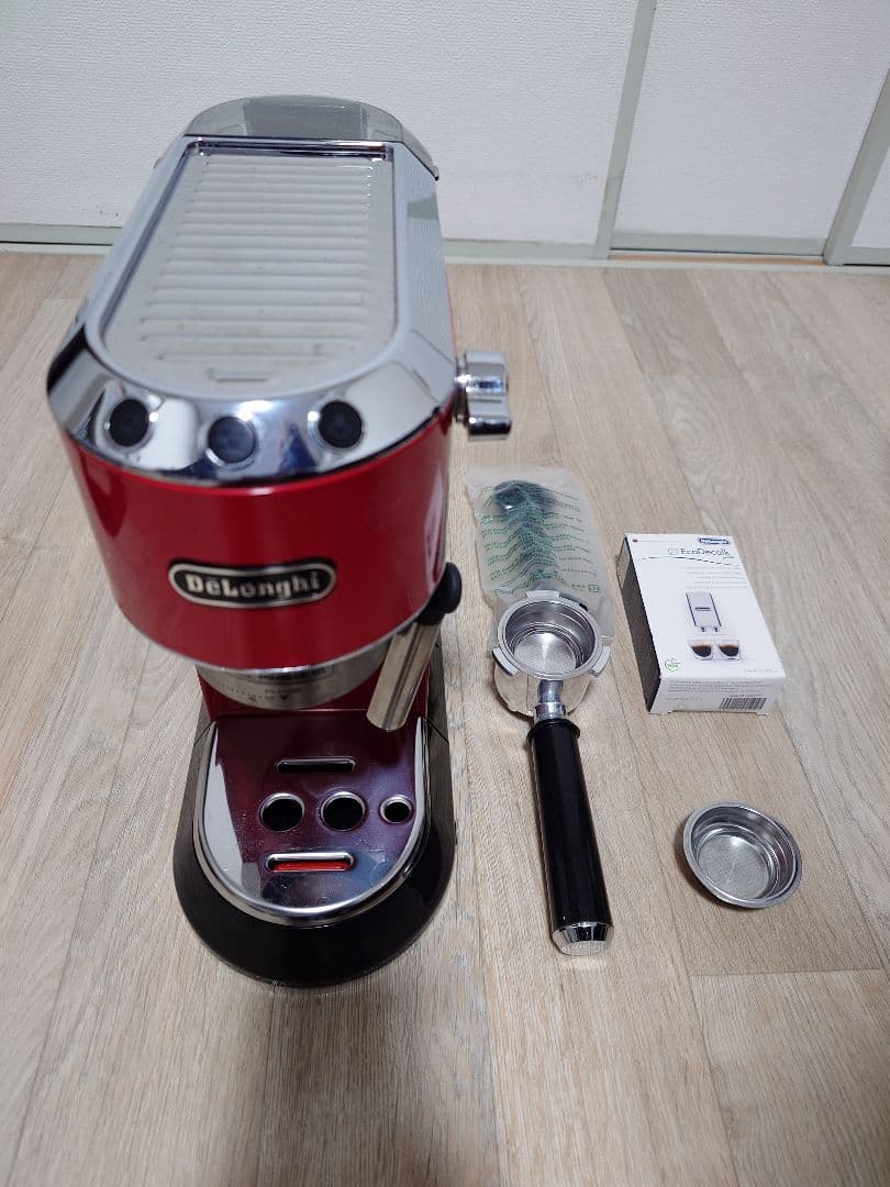 DeLonghi エスプレッソマシン レッド