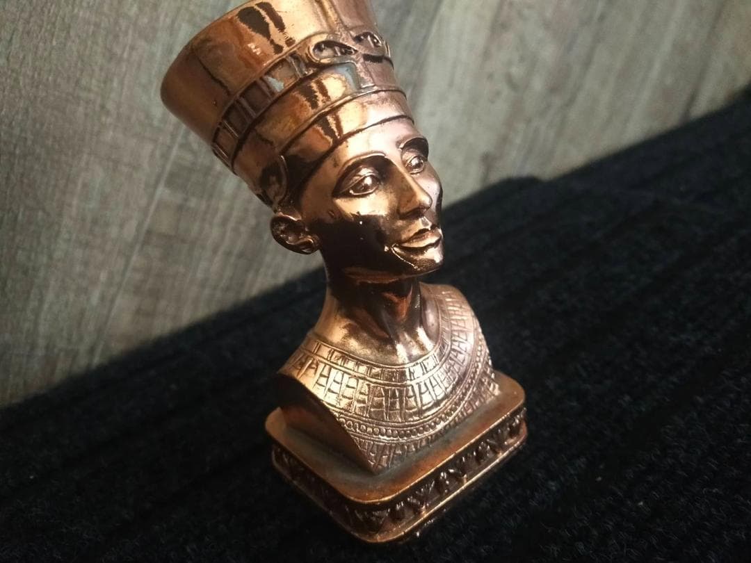 【レア】神秘的♪♪ 黄金のような輝きを放つネフェルティティ ブロンズ像