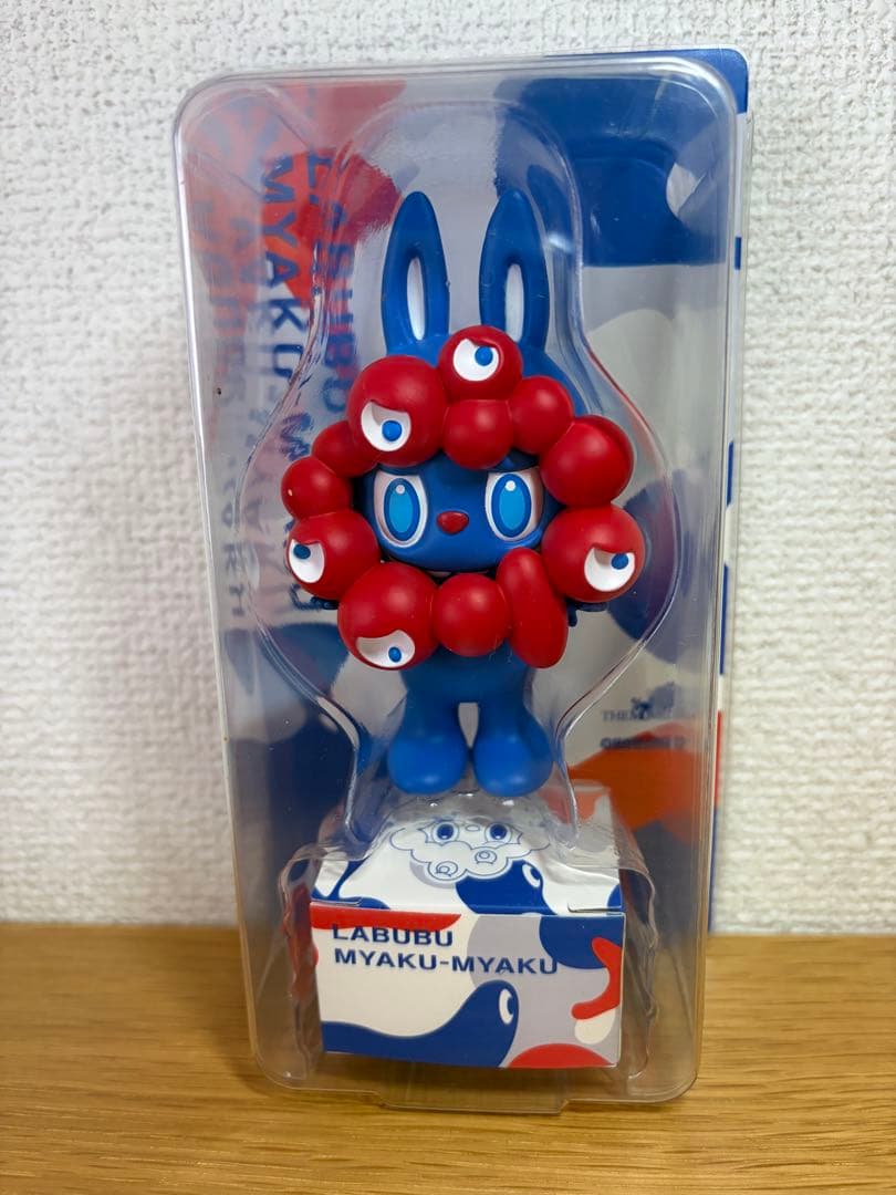LABUBU MYAKU-MYAKU フィギュア Osaka Expo is releasing a super limited Labubu Myaku-Myaku in October