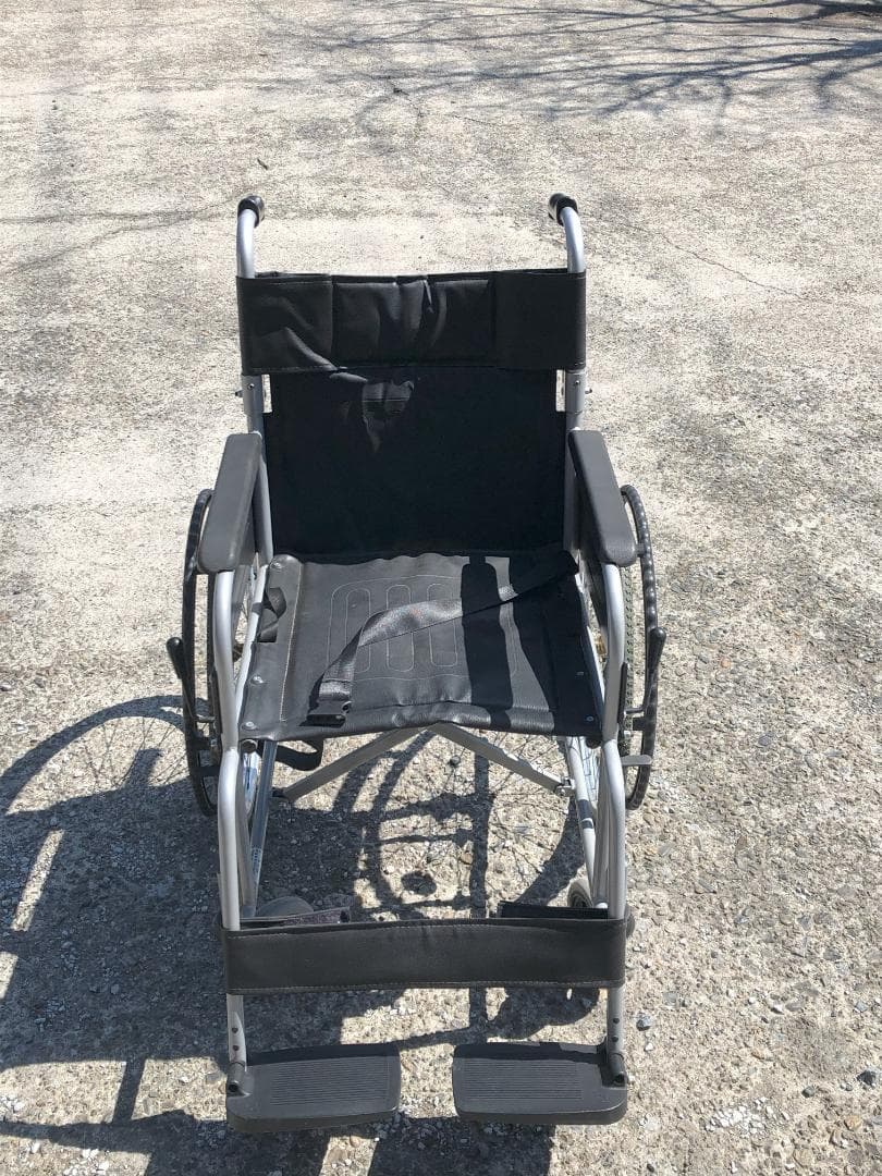 車椅子 人気のケアテック　黒　状態良好　未使用に近い　引取(埼玉)幸手市 相談応