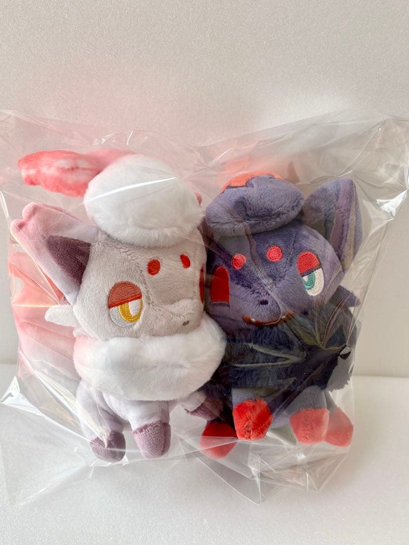 にたものどうし ぬいぐるみ　マスコット ヒスイゾロア ゾロア　ポケモンセンター 磁石でくっつくペアマスコット にたものどうし ゾロア＆ヒスイゾロア