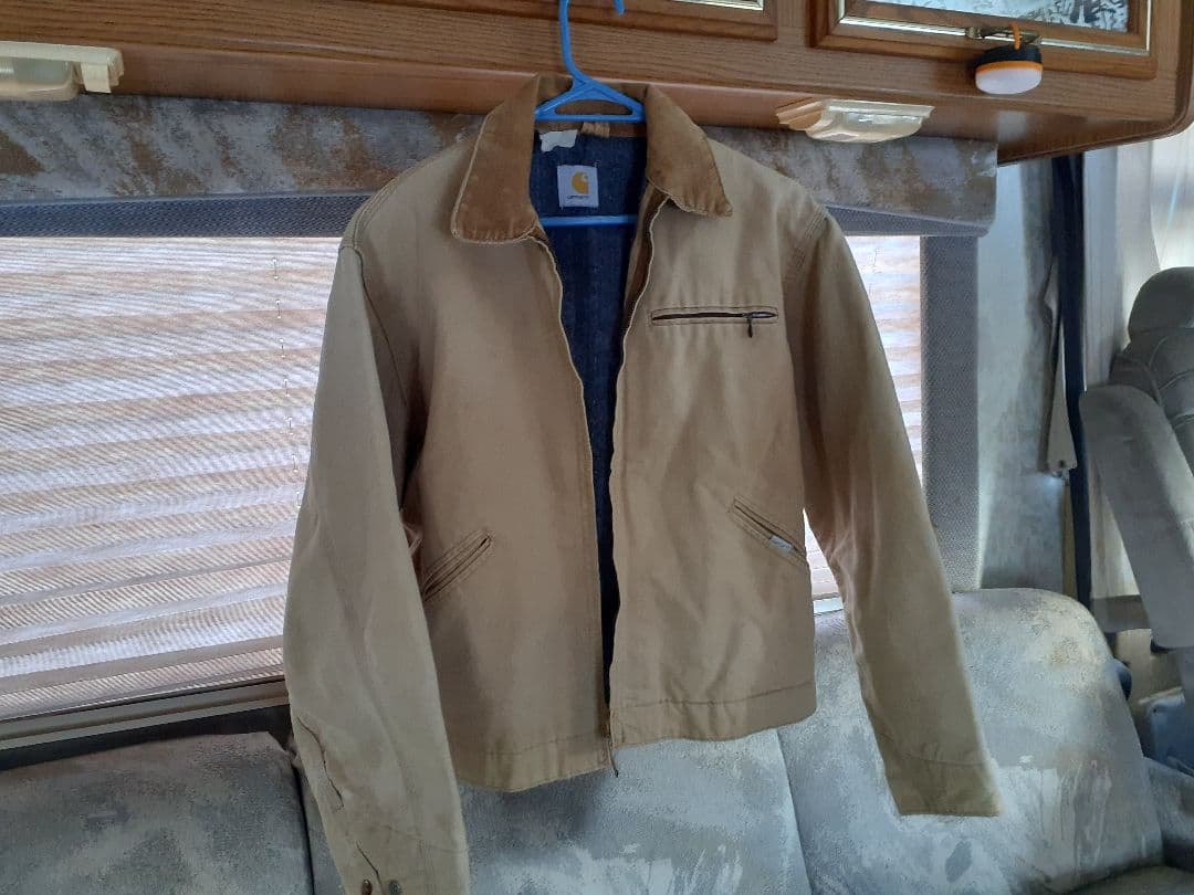 Carharttカーハート、デトロイトジャケット、日本サイズでLくらいです。