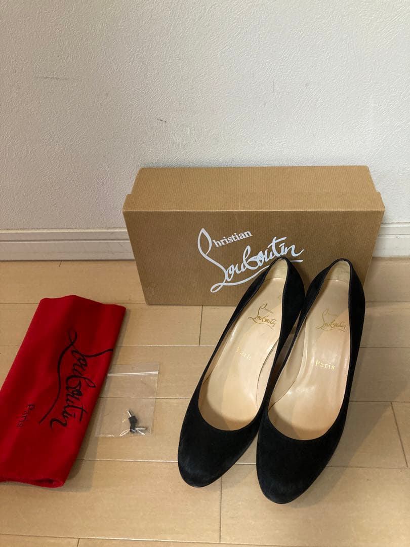 ＫTVです‼️未使用Christian Louboutin 38.5