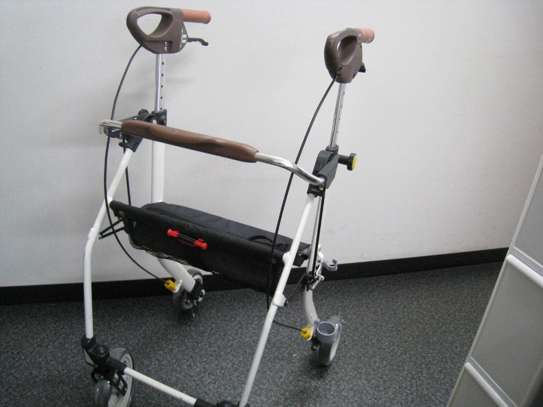 イコットエア 安寿 軽量 歩行器 歩行車 軽量 3.9kg 折りたたみ