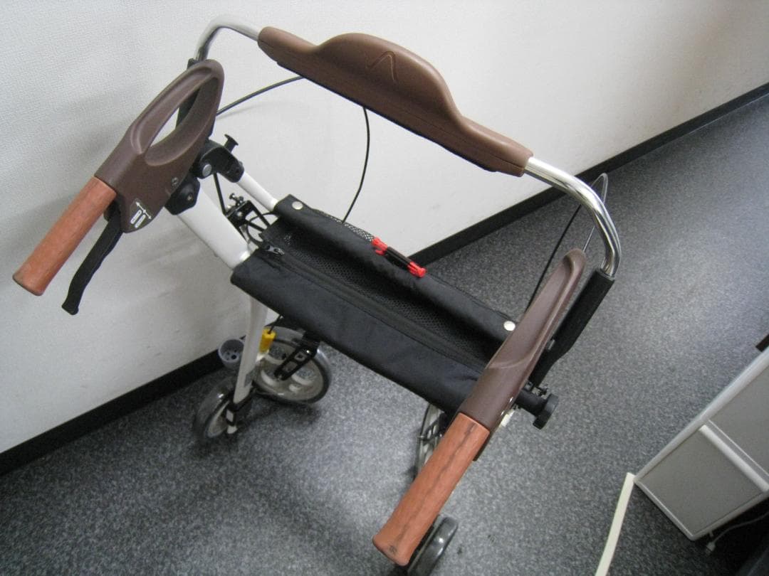 イコットエア 安寿 軽量 歩行器 歩行車 軽量 3.9kg 折りたたみ