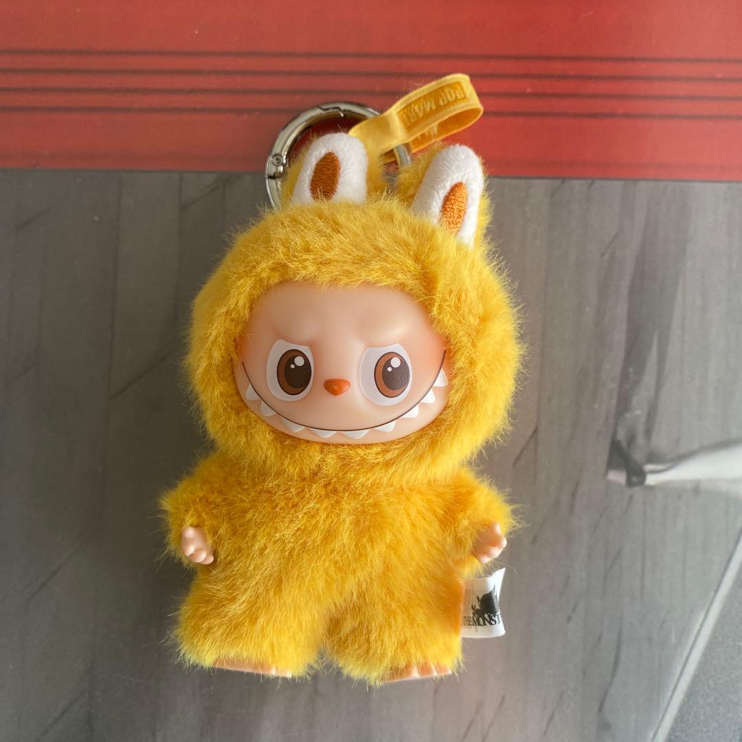 LABUBU PIN FOR LOVE 本物ウサギコスチューム キーホルダー - メルカリ