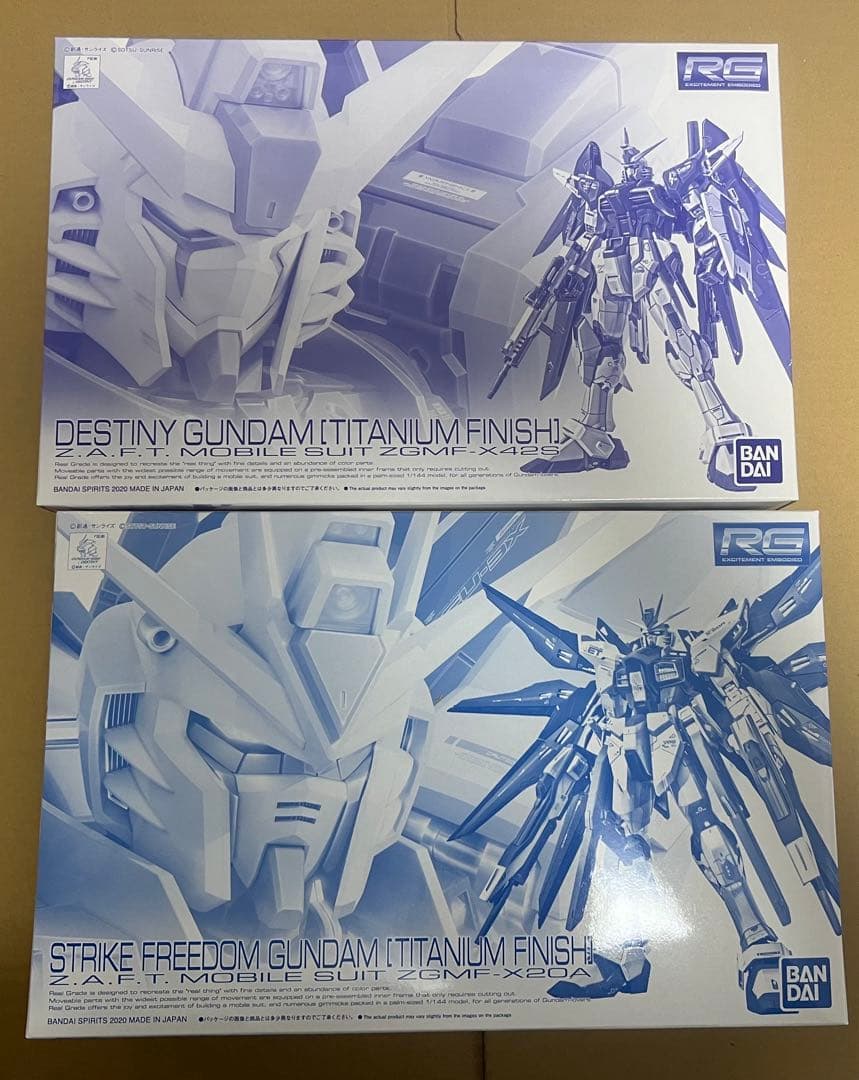 RGデスティニー　ストライクフリーダム　チタニウムフィニッシュ　光の翼　天空の翼