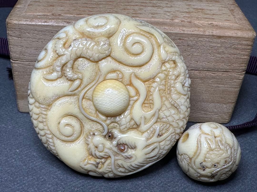 極上　桜井広晴作　根付　饅頭　天然素材　アンティーク　和彫　置物　骨董　飾り物