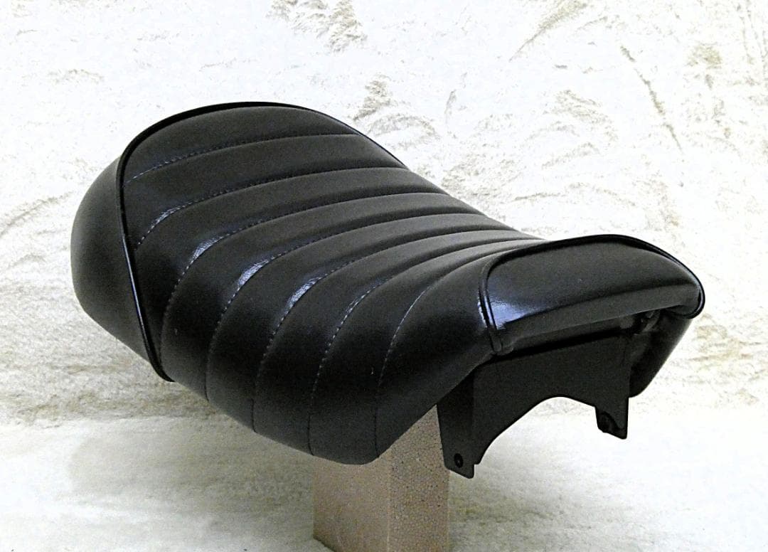 モンキー125 黒皮 タックロールシート /JB02 JB03 JB05 Amazon | PHOENIX モンキー125 タックロール シート ブラック チェック