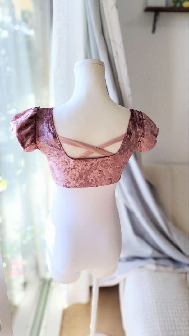 S～Mサイズ∕くすみピンククラッシュベロアのバッククロスリボン娘役レオタード白