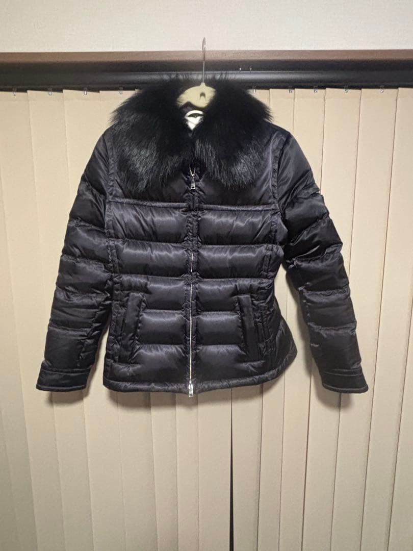PRADA ファー付きブラックダウンジャケット