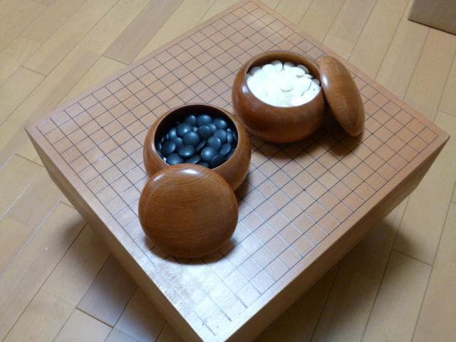 囲碁 セット　碁盤　脚付き　碁石　碁笥　19路盤　木製 囲碁盤セット 19路の塩ビの碁盤とプラスチック碁笥碁石普及セット(約