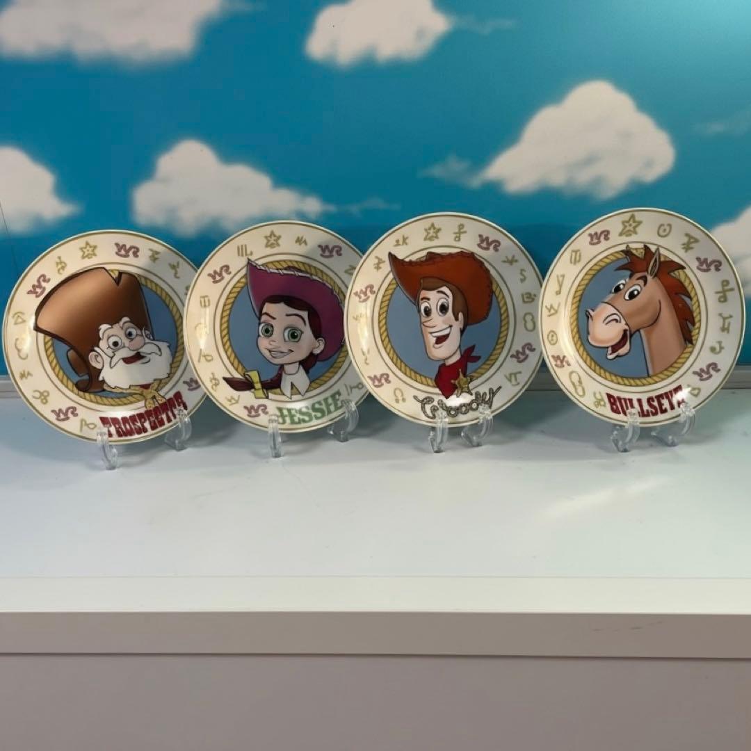 ラウンドアップ　トイストーリー　絵皿4枚セット