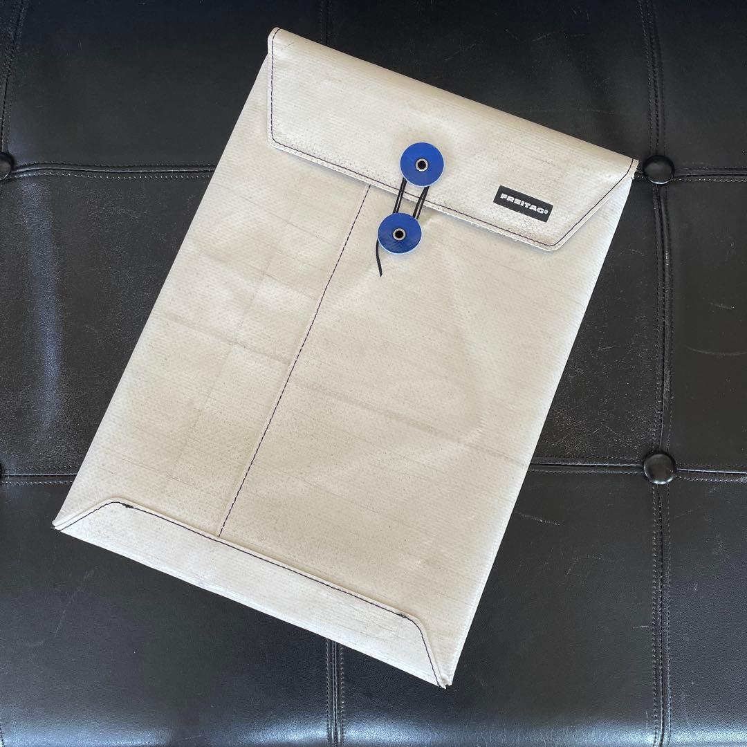 FREITAG フライターグ 白F402 SLEEVE PCケース