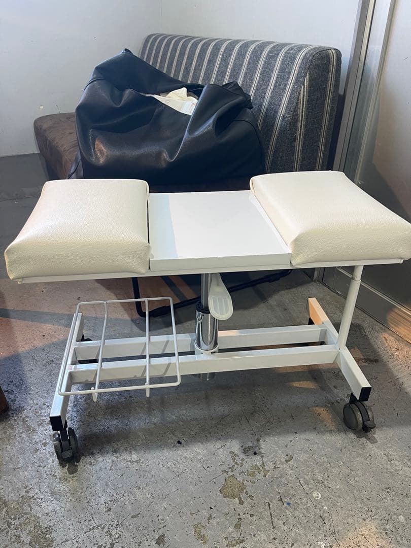 昇降タイプ　フットネイルステージ！