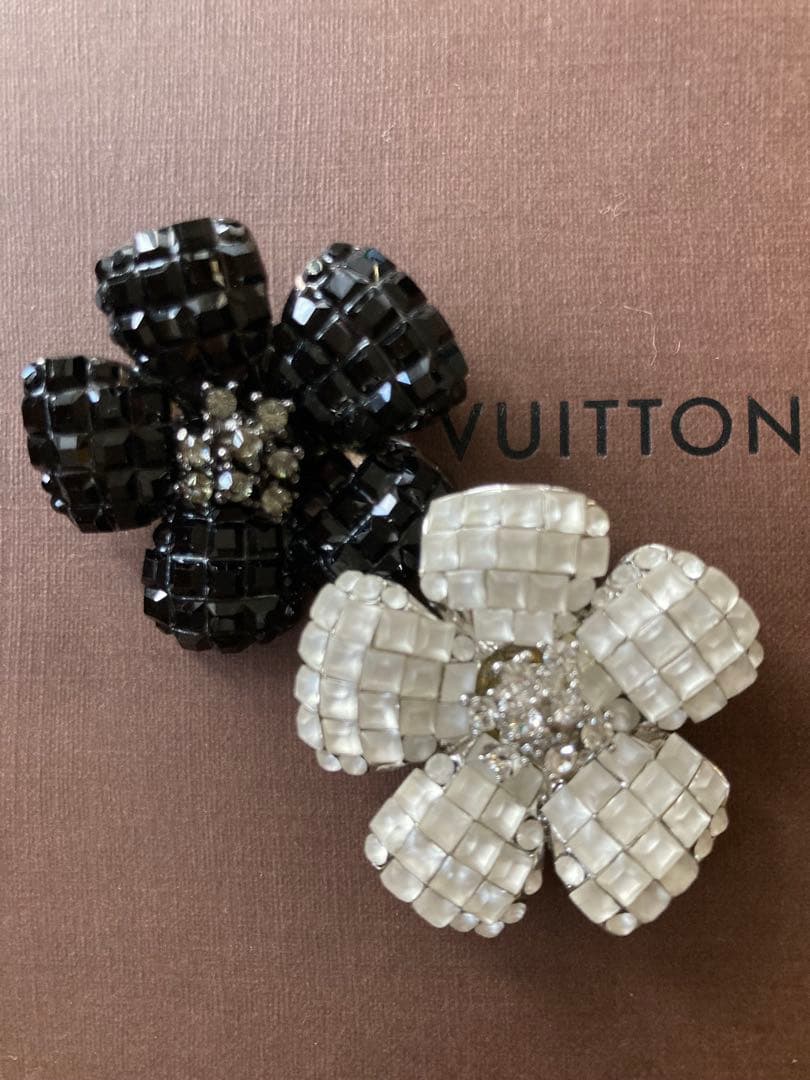 balletです⭐︎フォクシー ブローチ \"FLEUR\" ホワイト