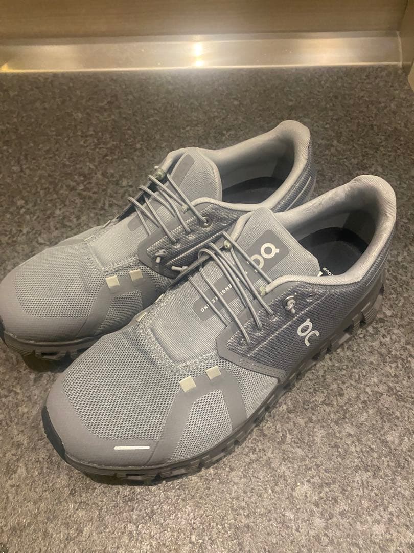 スニーカー 「On」CLOUD 6