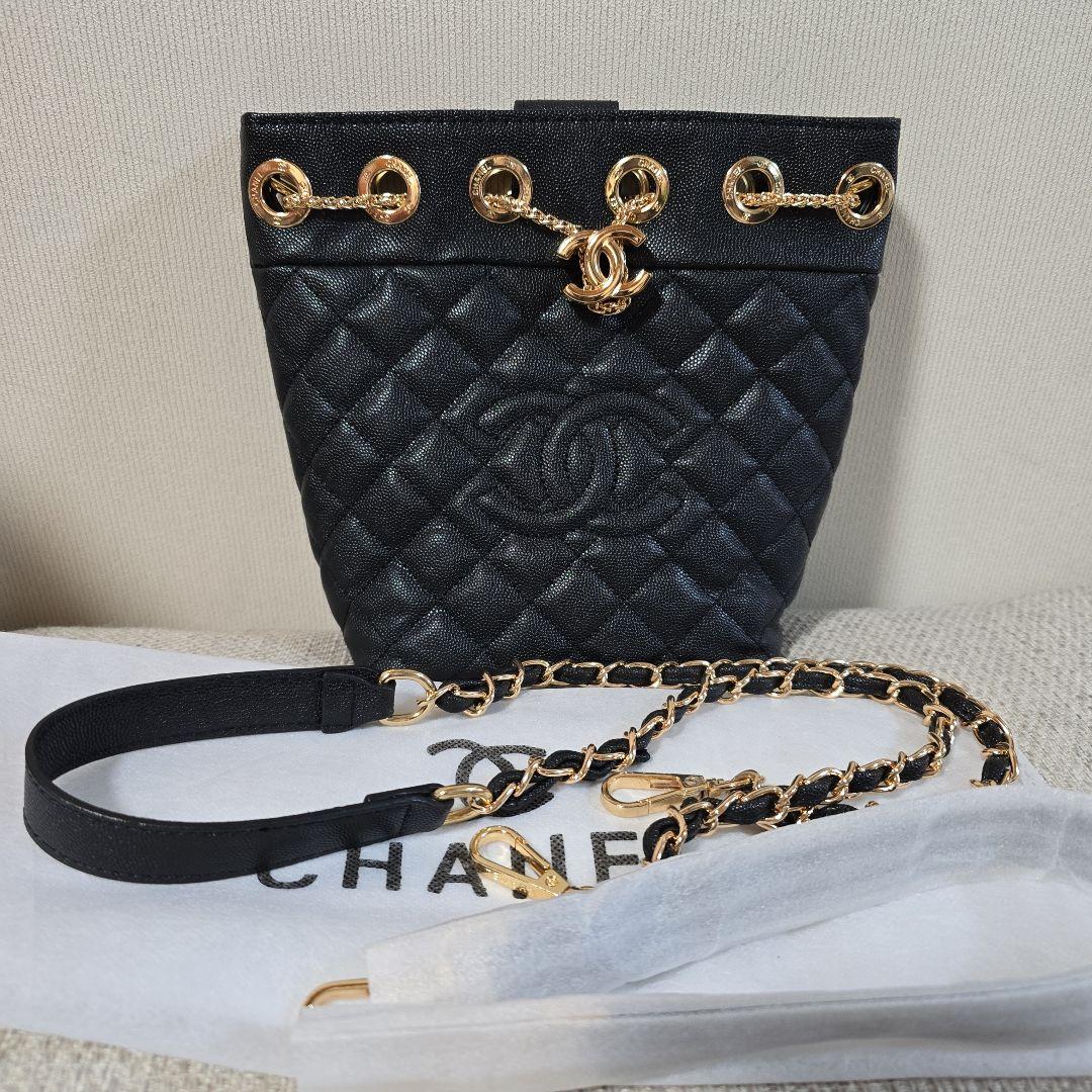 CHANEL ブラック キルティングショルダーバッグ