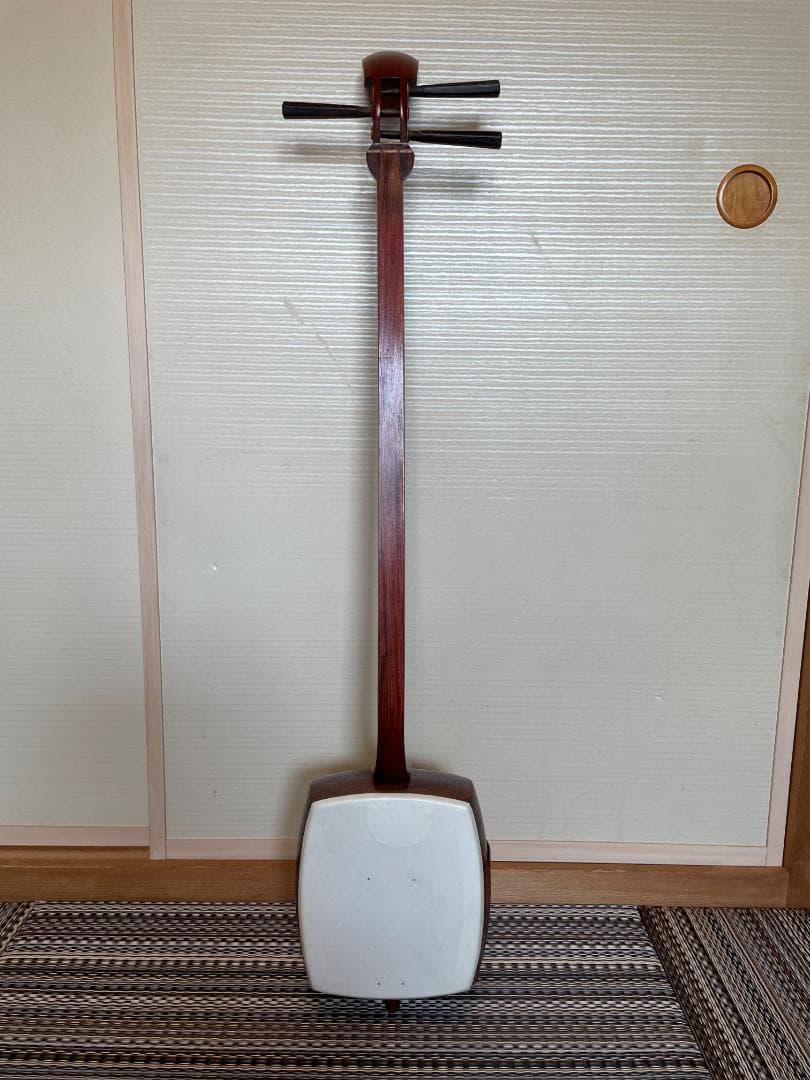 大瀧邦楽器 三味線本体　その他に絃、撥、駒、調律器など一通り揃っています