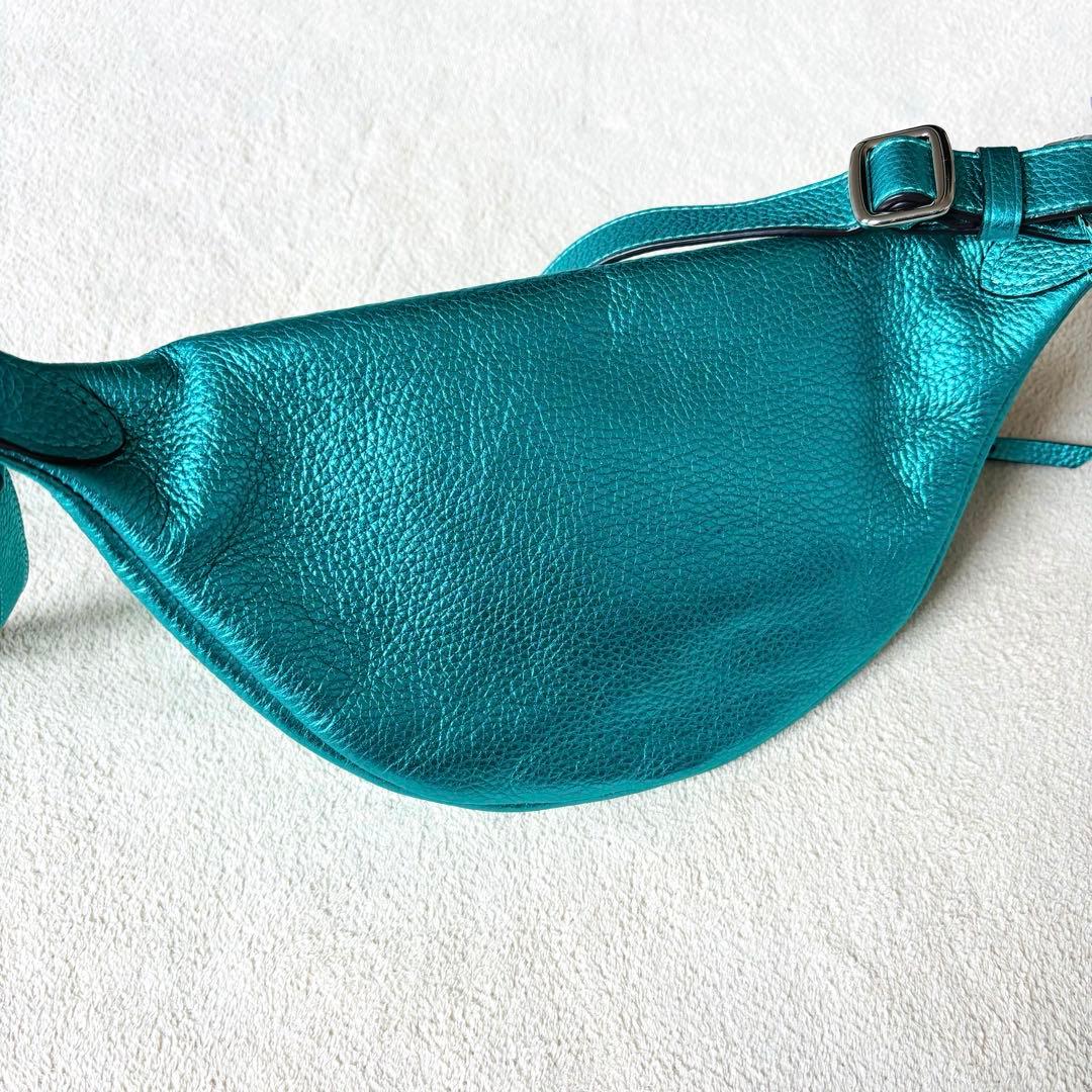 新品未使用】COACH メタリックレザー シボ革 ボディバッグ グリーン