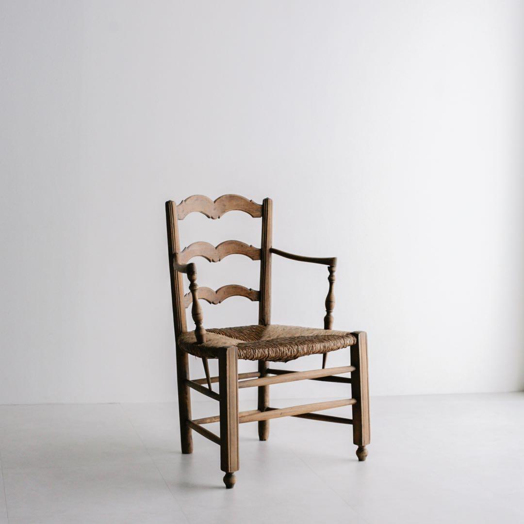 フランスアンティーク　パイン材　ラッシュ編みチェア　肘掛け　無垢材　ブロカント