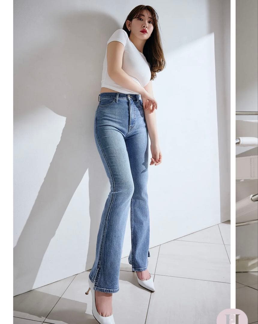 パンツ Herlipto New York High-Waisted Jeans