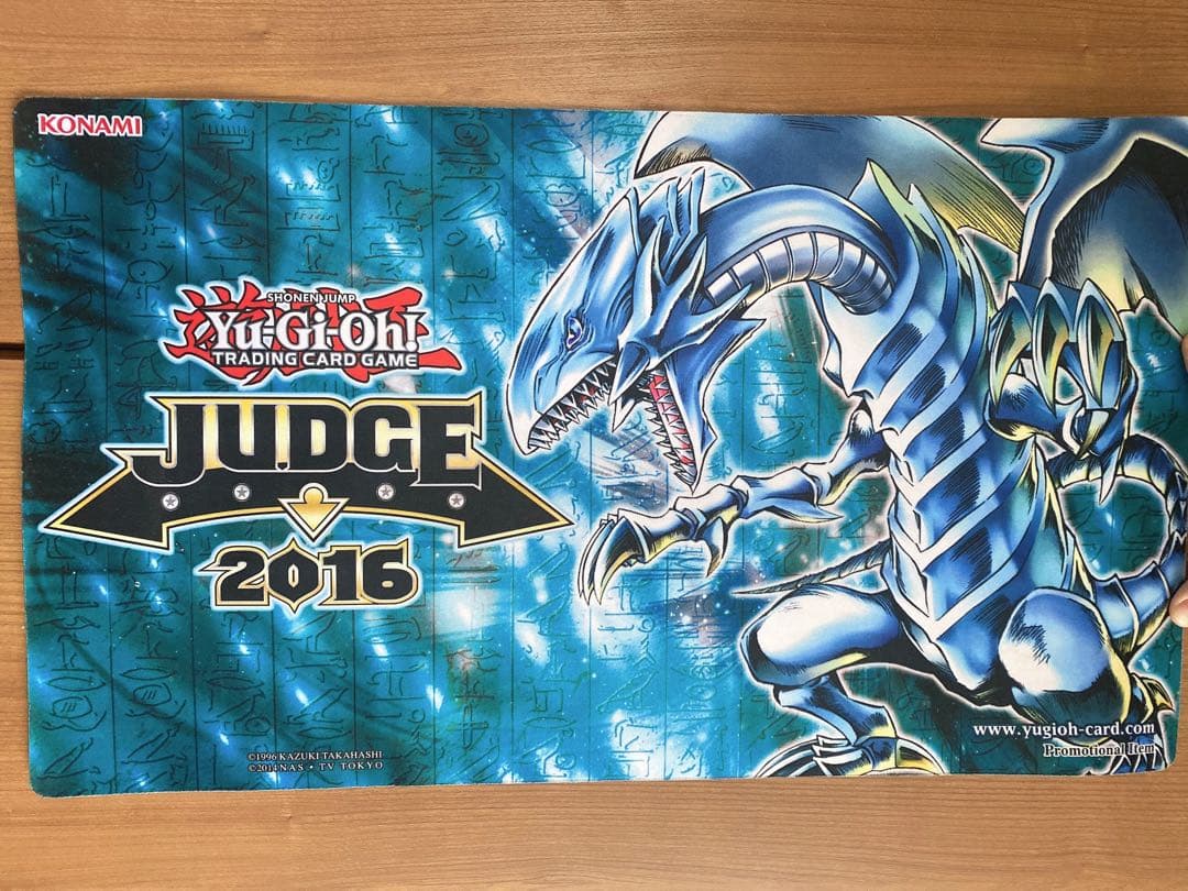 青眼の白龍　石板背景　海外　JUDGE 2016 プレイマット　プレマ 特価】遊戯王 海馬瀬人 プレイマット 青眼の白龍｜Yahoo!フリマ（旧