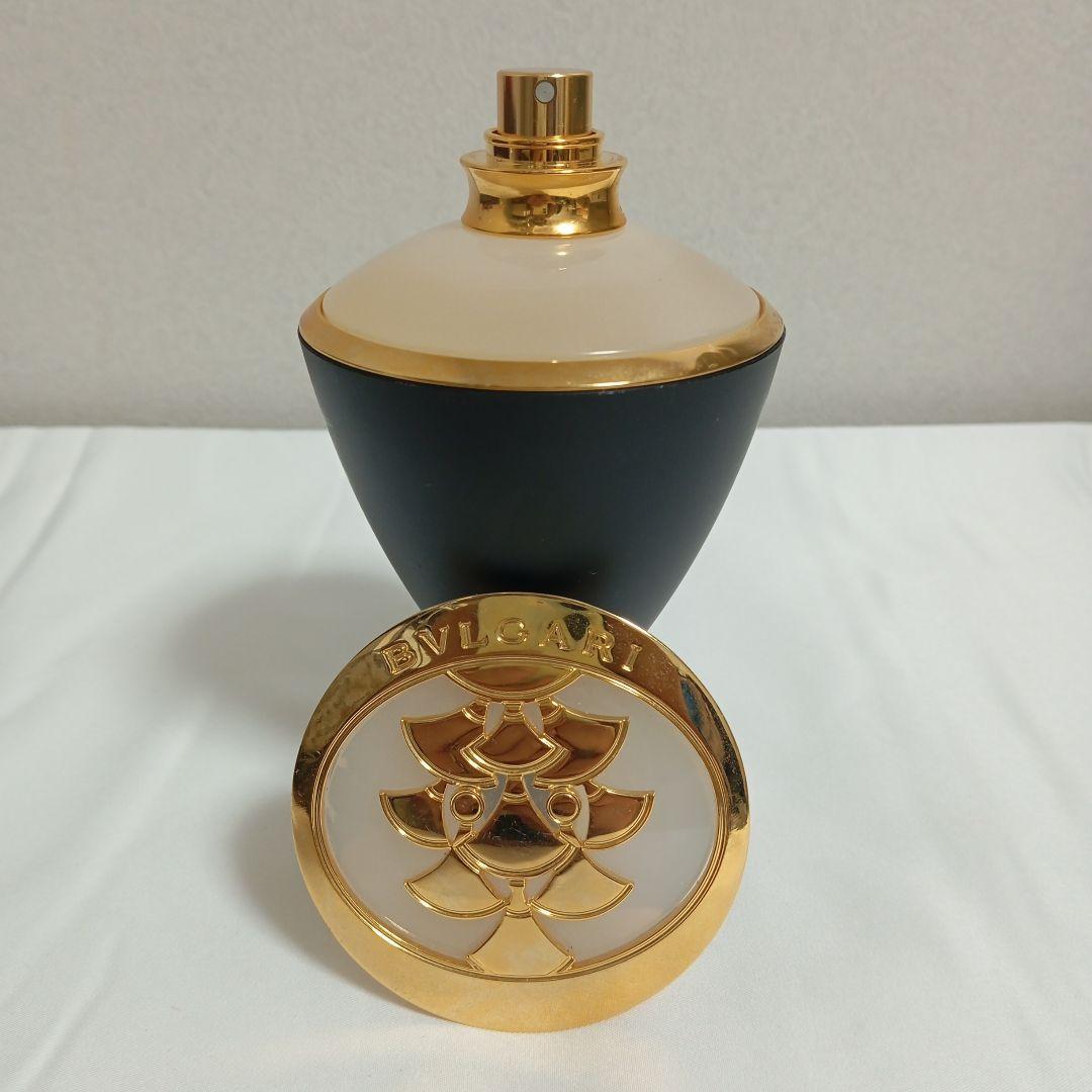Bvlgari 香水 黒と金 円錐型