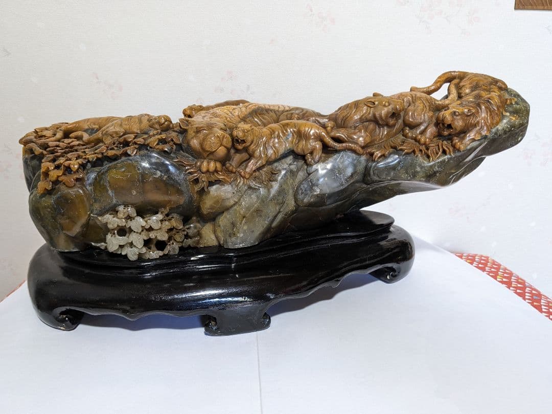 ♦中国古美術品 透かし彫り 草花文様 群虎 天然石 置物飾り 玉石文化 骨董品