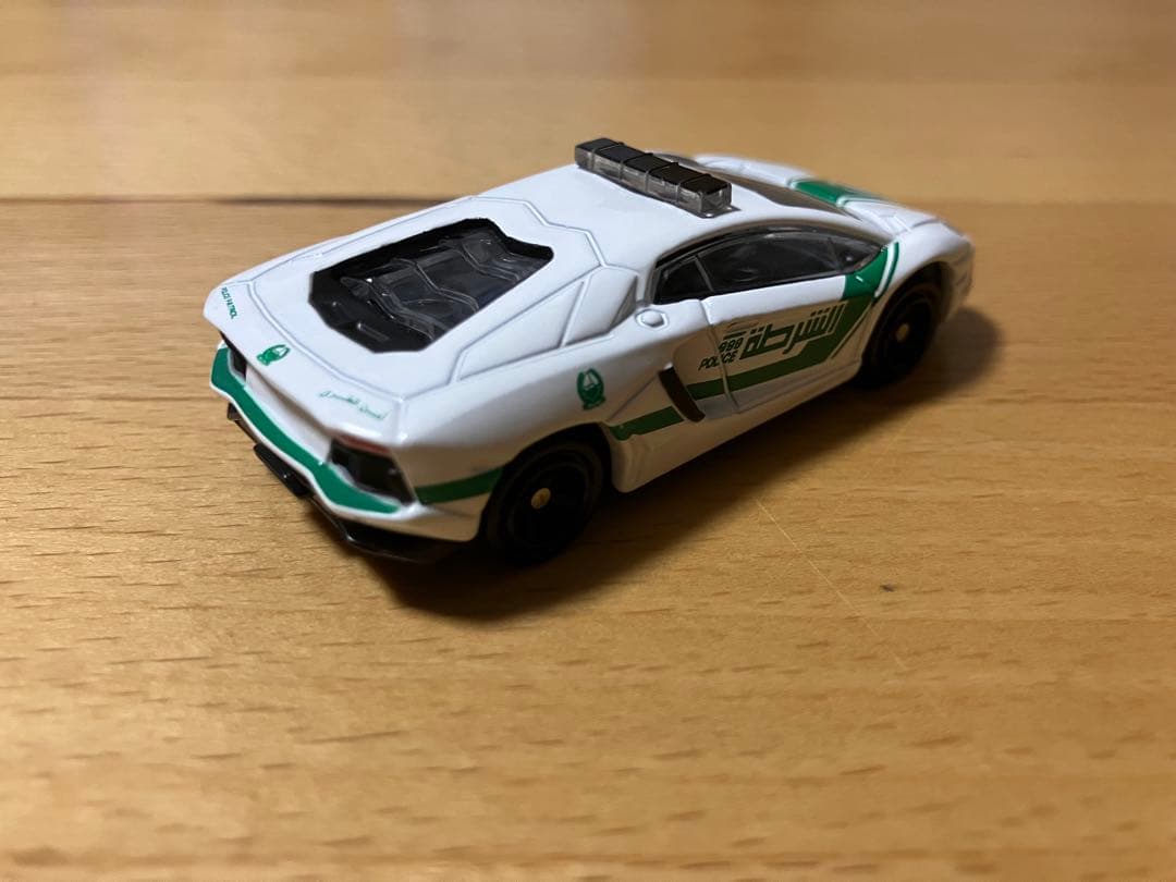 トミカ ランボルギーニ アヴェンタドール ドバイ警察パトカー - メルカリ
