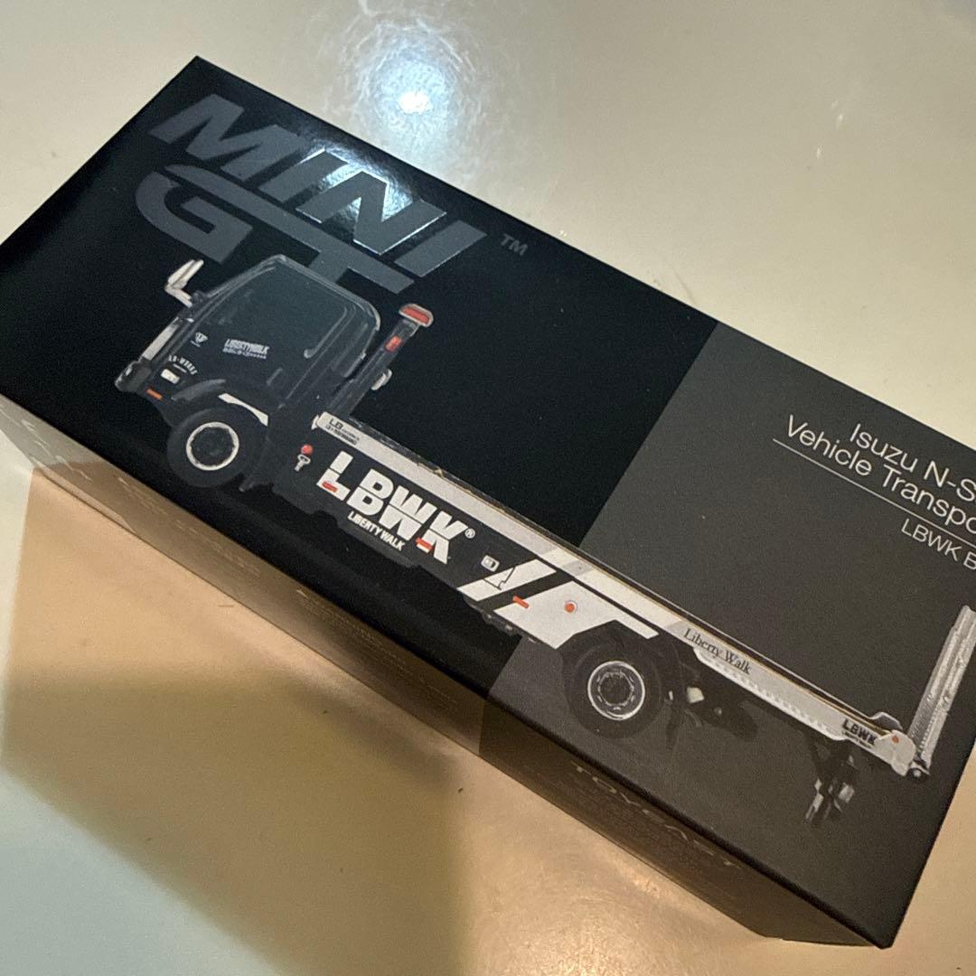 MINI GT Isuzu Vehicle Transporter 車両積載車