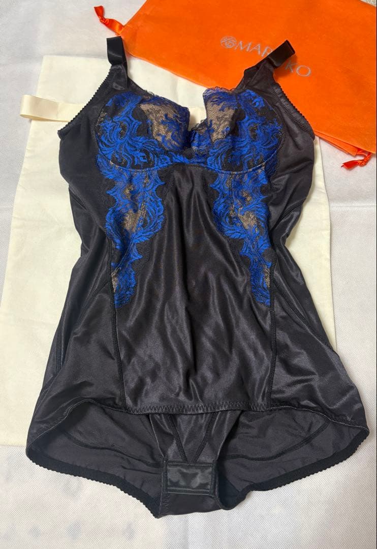 新品 マルコ カーヴィシャス ボディスーツ 黒 C80 補正下着