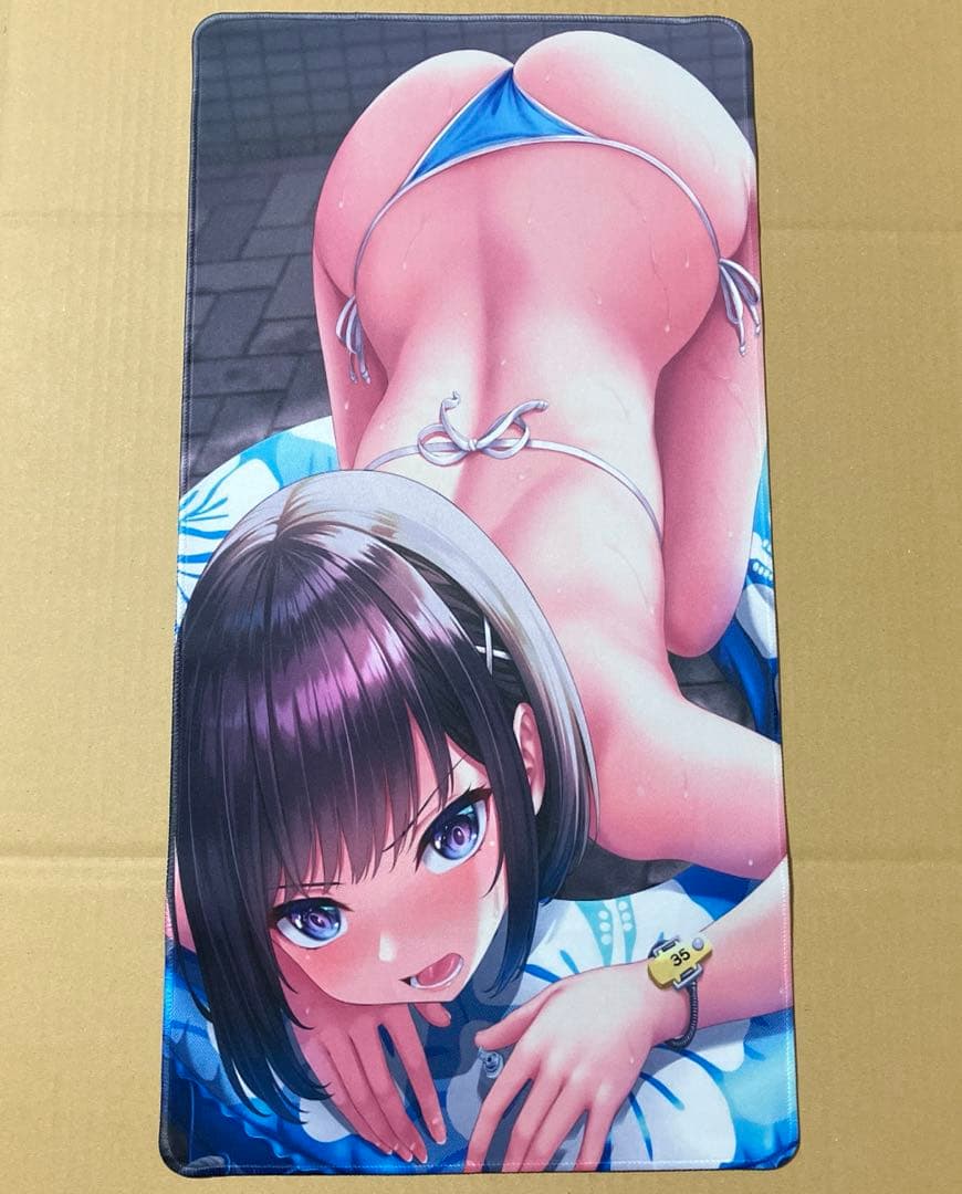 浮き輪の空気を抜くJKさん 加瀬大輝　DAIKI KASE プレイマット