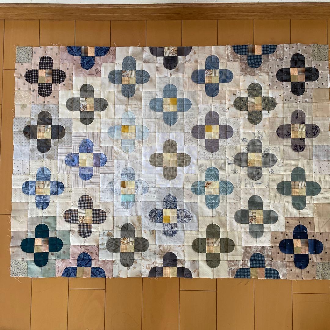 パッチワーク　キルトトップ　フラワー