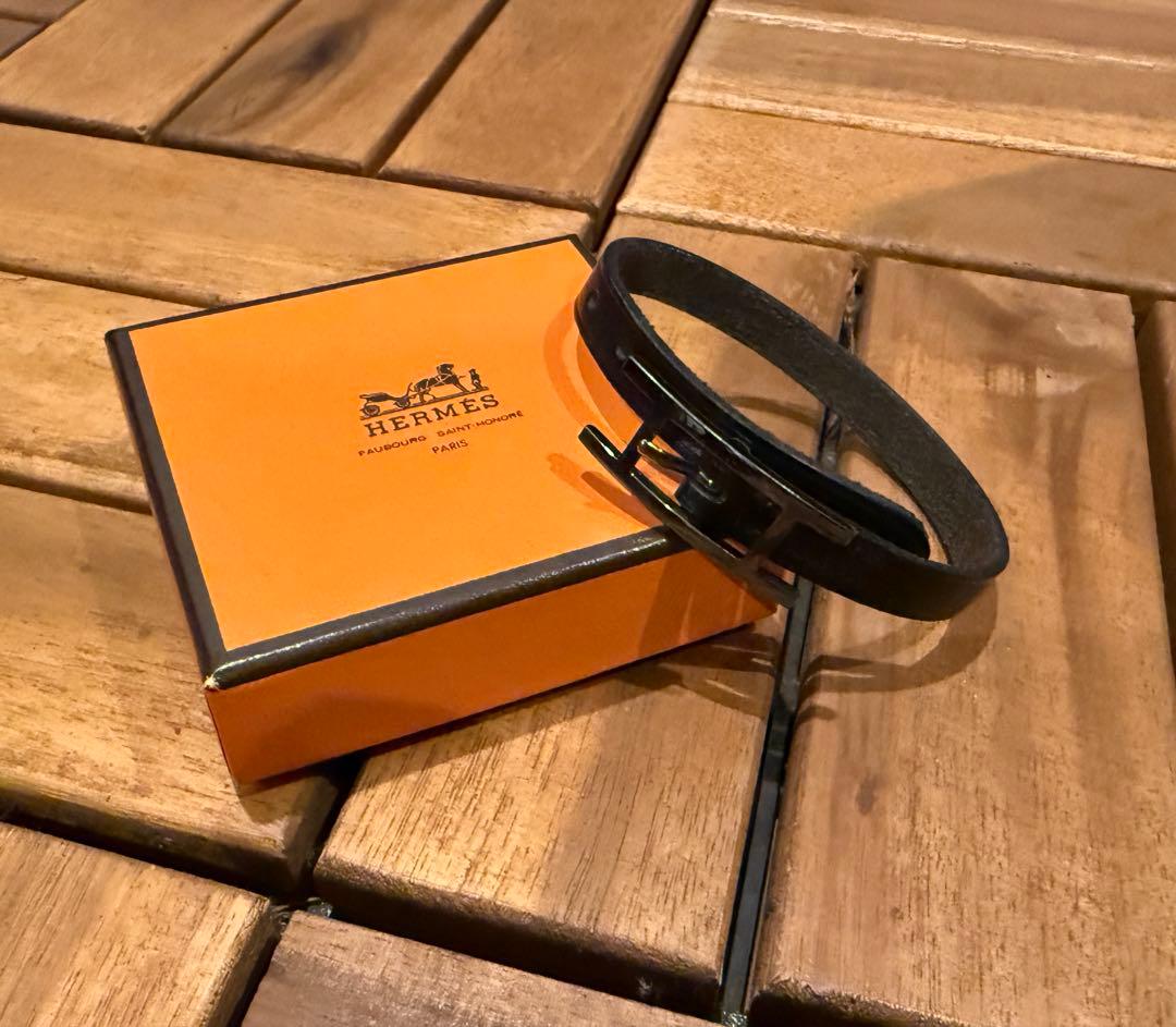 HERMES エルメス アピ レザーブレスレッド HERMES エルメス アピ レザーブレスレット 紺 - メルカリ