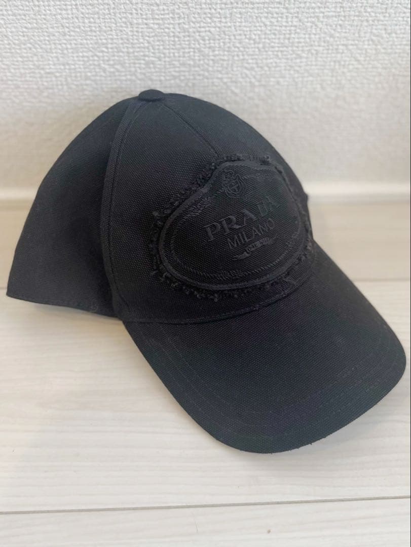 PRADA ブラック ベースボールキャップ M