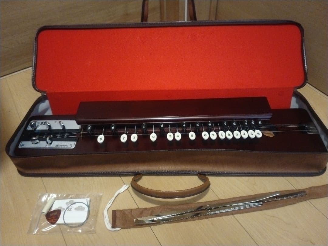 極美品】大正琴 スズキ 特松 SUZUKI 特製 松 譜面代付 - メルカリ