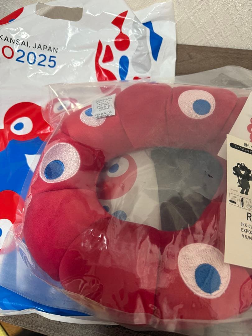 ミャクミャク マルチクッション ネックピロー - メルカリ