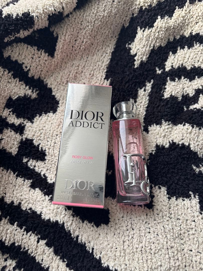 Dior Addict 香水 ロージーグローウィー 30ml