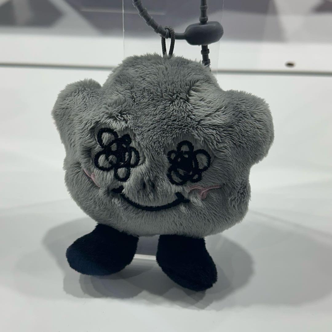 BLACKPINK ジスポップアップ PLUSH KEYCHAIN GREY ③ - メルカリ