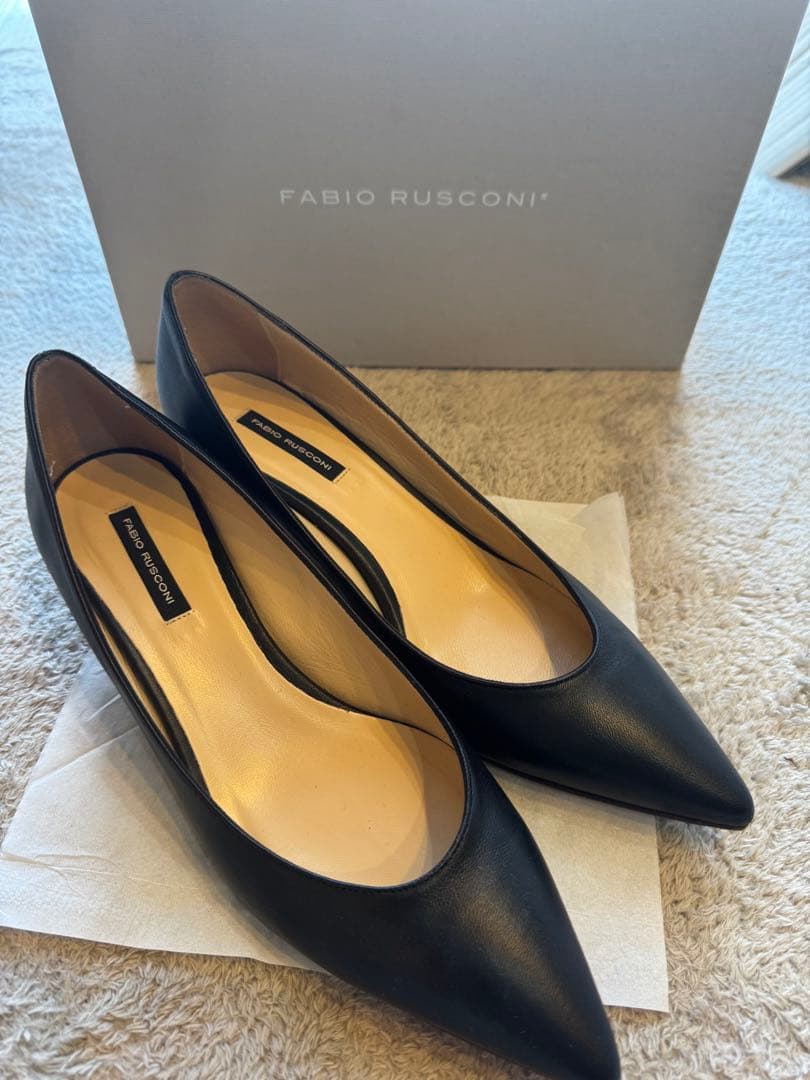FABIO RUSCONI ブラックレザーパンプス