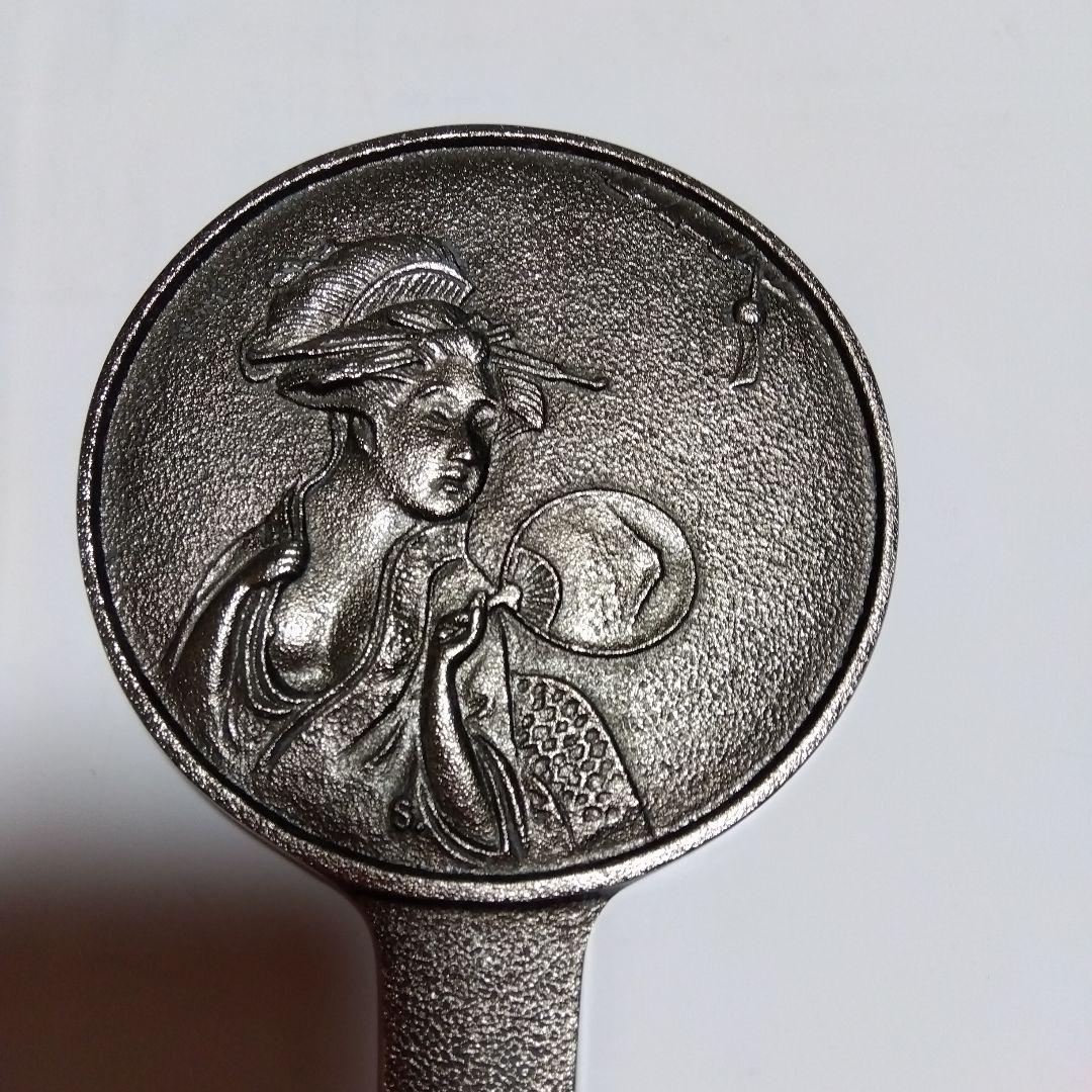 日本の伝統的装飾鏡 鋳鉄製 浮世絵鏡 箱入り