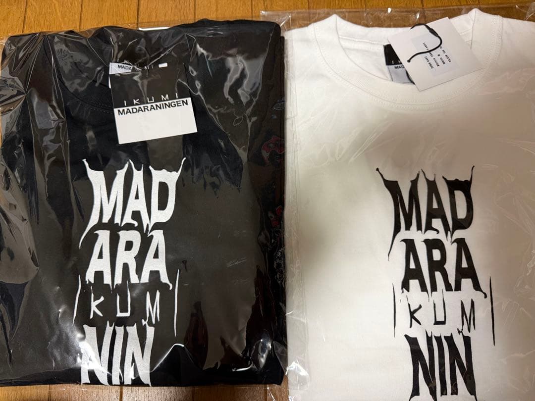 IKUMI×MADARANINGEN Bizzare LOGO T-shirt