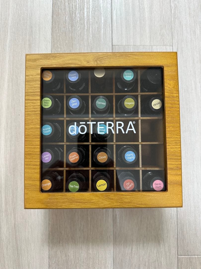 美品　ドテラ　木箱＆エッセンシャルオイル22本＆エッセンシャルオイル事典