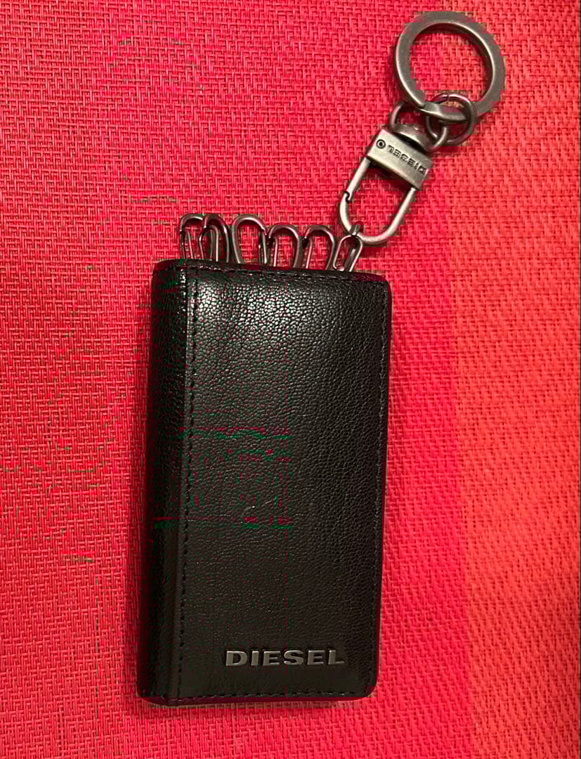 DIESEL ブラックレザーキーホルダー